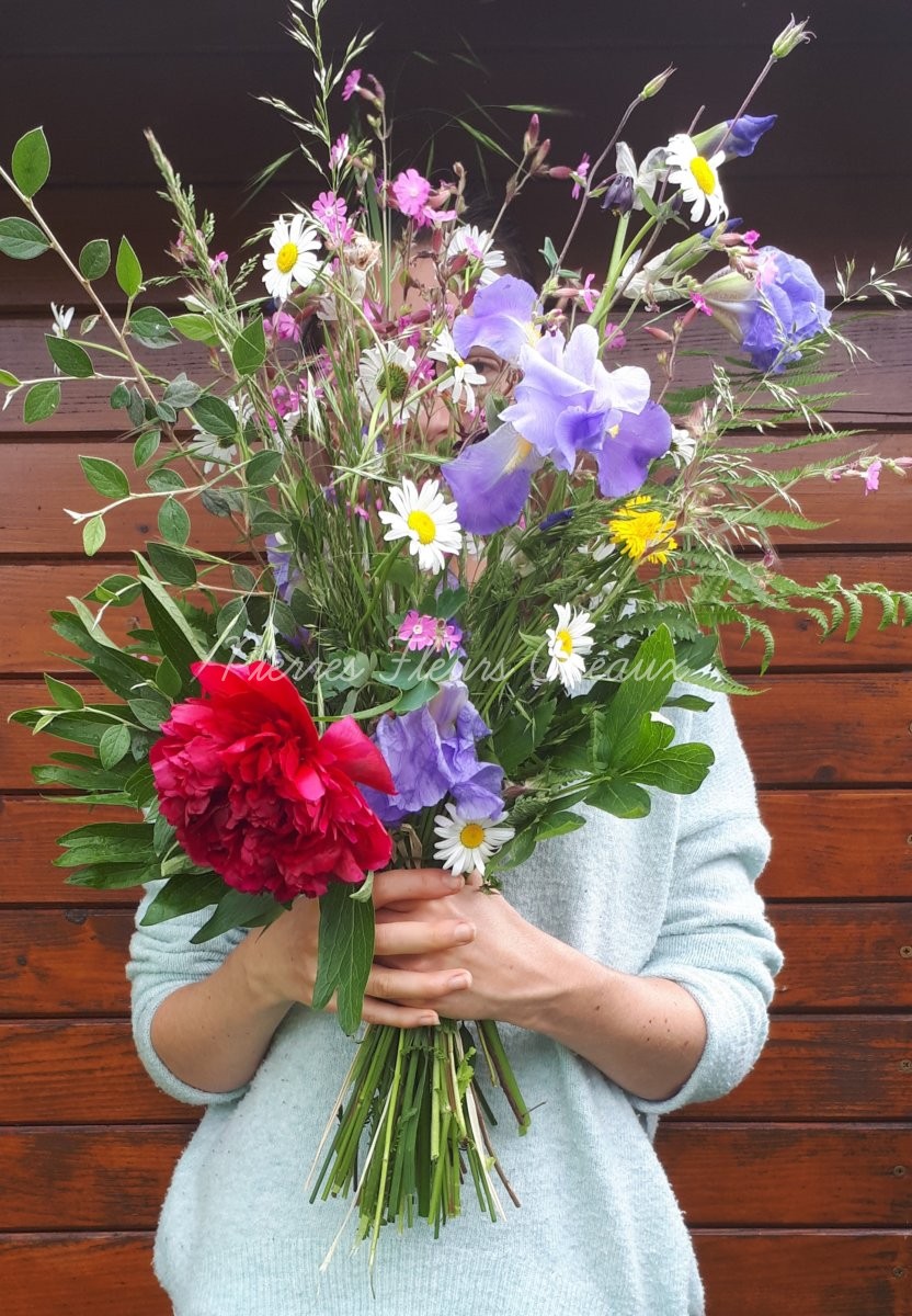 Bouquet de printemps Pierres Fleurs Ciseaux Bouquet de printemps Pierres Fleurs Ciseaux