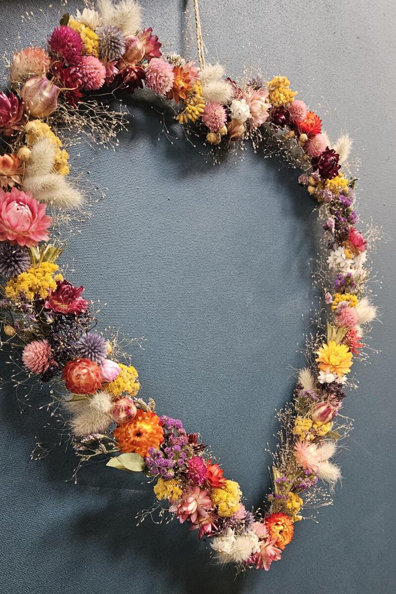 Cœur floral. Création artisanale en fleurs séchées locales et françaises